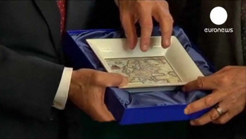 Europeen parlement gift present luxury luxe porcelain france paris marc de ladoucette